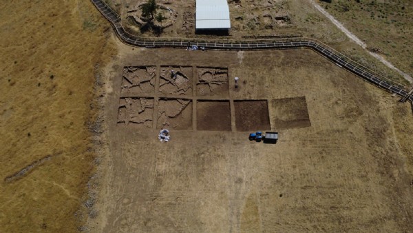 GÖBEKLİTEPE’NİN KUZEYİNDE İLK KAZI! 80’E 70 METRELİK YENİ ALANDA TARİHİN İZLERİ ARANIYOR